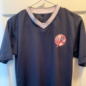 NY Yankees V-Neck Shirt